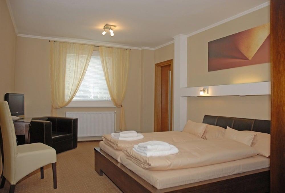 Hotel Galileo Zilina Ngoại thất bức ảnh